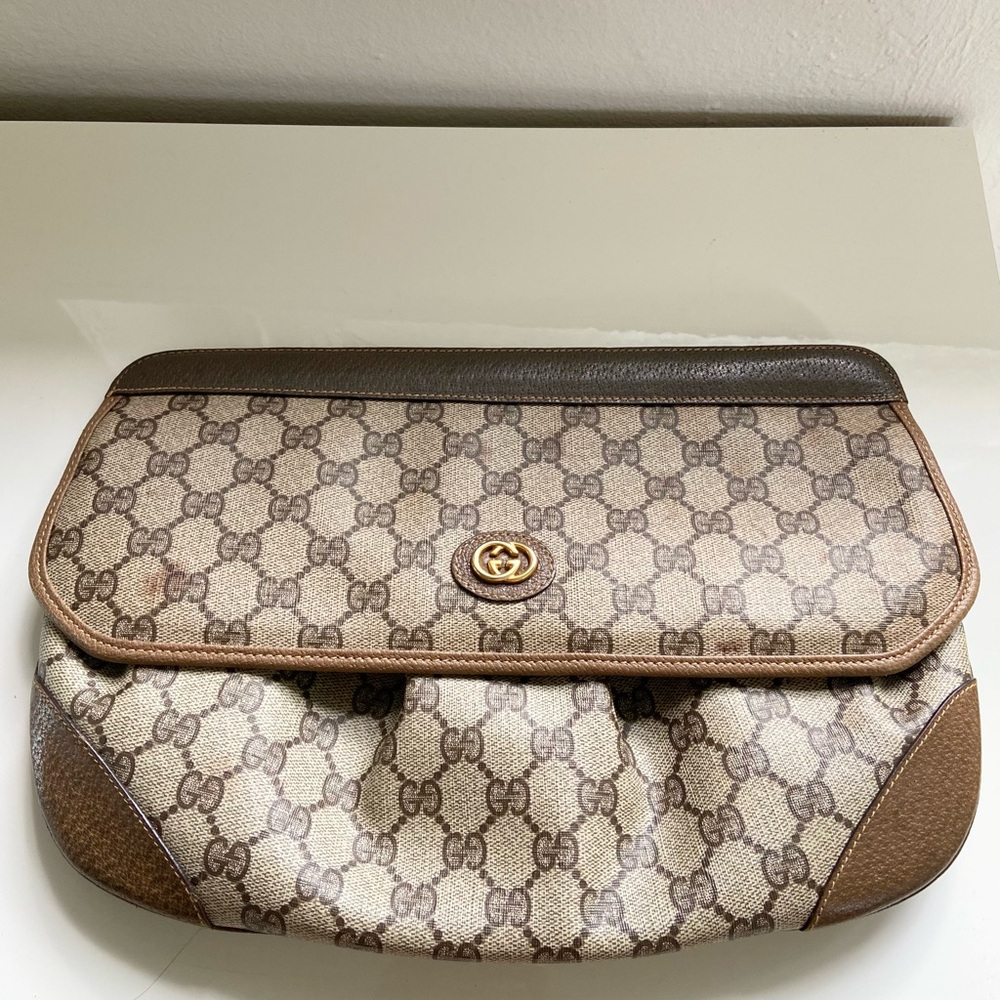 Vintage Gucci Beige GG Monogram Clutch circa 1980’s